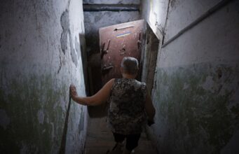 Масована атака дронів на Чернігів: деталі події У Чернігові пролунали вибухи, місто масовано атакували дрони