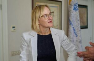 Глава МЗС України зустрівся з Джулі Девіс напередодні завершення її місії Тимчасова повірена у справах США завершує роботу в Україні