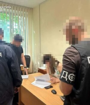На-Волині-ексдиректорку-Служби-місцевих-автодоріг-взяли-під-домашній-арешт-через-підозру-в-розтраті-держкоштів