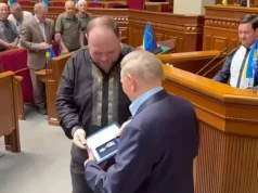 Нагородження Кучми відзнакою імені В’ячеслава Чорновола викликало гучний скандал Нагородження Кучми відзнакою імені В’ячеслава Чорновола викликало гучний скандал