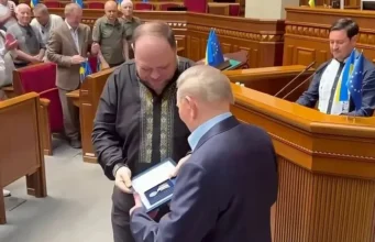Нагородження Кучми відзнакою імені В’ячеслава Чорновола викликало гучний скандал Нагородження Кучми відзнакою імені В’ячеслава Чорновола викликало гучний скандал