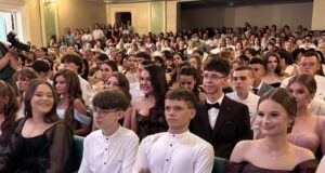 Вручення свідоцтв випускникам Нововолинського наукового ліцею Випускники-Нововолинського-наукового-ліцею-отримали-свідоцтва-про-освіту