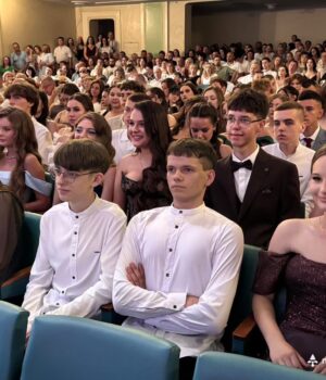 Випускники-Нововолинського-наукового-ліцею-отримали-свідоцтва-про-освіту