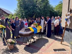 Нововолинська громада вшанувала пам’ять загиблого воїна Сергія Олексюка У-Нововолинську-попрощалися-з-полеглим-Героєм-Сергієм-Олексюком