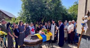 Нововолинська громада вшанувала пам’ять загиблого воїна Сергія Олексюка У-Нововолинську-попрощалися-з-полеглим-Героєм-Сергієм-Олексюком