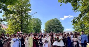 Свято випускників-відмінників у Нововолинську: визнання досягнень молоді У-Нововолинську-привітали-найкращих-випускників-громади