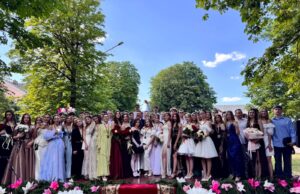 Свято випускників-відмінників у Нововолинську: визнання досягнень молоді У-Нововолинську-привітали-найкращих-випускників-громади