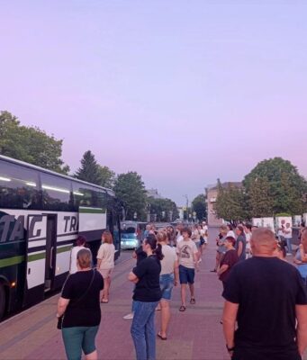 Діти з Нововолинської громади вирушили на відпочинок до Польщі Діти-з-Нововолинської-громади-вирушили-на-відпочинок-до-Польщі