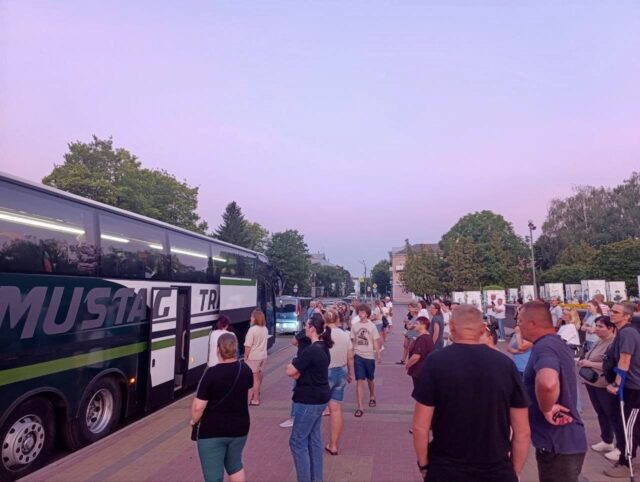 Діти з Нововолинської громади вирушили на відпочинок до Польщі Діти-з-Нововолинської-громади-вирушили-на-відпочинок-до-Польщі