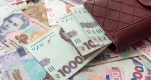 Національний банк продовжив дію лімітів на зняття готівки в Україні та за кордоном Національний банк продовжив дію лімітів на зняття готівки в Україні та за кордоном