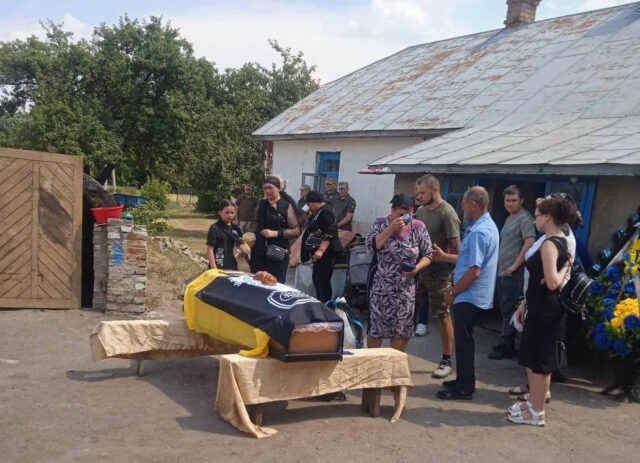 На Волині провели в останню дорогу воїна Сергія Полянського На-Волині-провели-в-останню-дорогу-воїна-Сергія-Полянського