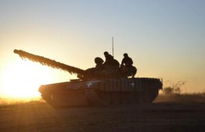 Зброю проти дронів шукають і Україна, і Росія: Сирський про те, як повернути танки у... Зброю-проти-дронів-шукають-і-Україна,-і-Росія:-Сирський-про-те,-як-повернути-танки-у.