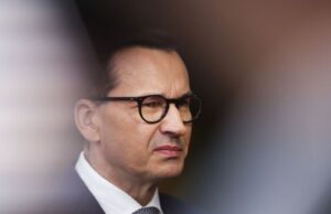 Експрем’єр Польщі зробив різку заяву про Україну і відмовився від ордена: куди він його передасть Експрем’єр-Польщі-зробив-різку-заяву-про-Україну-і-відмовився-від-ордена:-куди-він-його-передасть