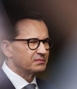 Експрем’єр-Польщі-зробив-різку-заяву-про-Україну-і-відмовився-від-ордена:-куди-він-його-передасть
