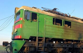 Атака безпілотника на електровоз у Дніпровській області: можливі зміни в графіку поїздів РФ дроном атакувала електровоз на Дніпровщині: можливі затримки поїздів