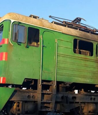 Атака безпілотника на електровоз у Дніпровській області: можливі зміни в графіку поїздів РФ дроном атакувала електровоз на Дніпровщині: можливі затримки поїздів