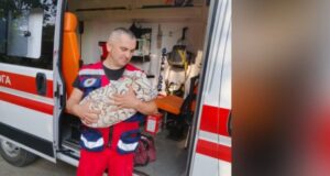 На Волині жінка народила хлопчика в автомобілі швидкої допомоги На-Волині-жінка-народила-хлопчика-в-автомобілі-швидкої-допомоги