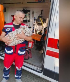 На-Волині-жінка-народила-хлопчика-в-автомобілі-швидкої-допомоги
