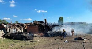 Росіяни посеред дня вдарили КАБами по Харкову: двоє загиблих та багато постраждалих Росіяни-посеред-дня-вдарили-КАБами-по-Харкову:-двоє-загиблих-та-багато-постраждалих