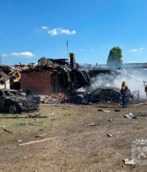 Росіяни-посеред-дня-вдарили-КАБами-по-Харкову:-двоє-загиблих-та-багато-постраждалих