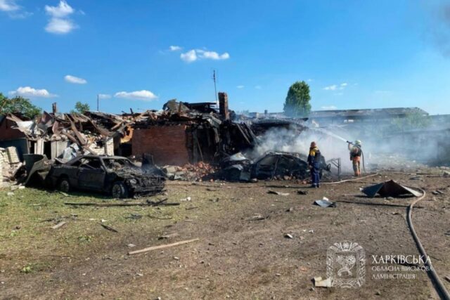 Росіяни посеред дня вдарили КАБами по Харкову: двоє загиблих та багато постраждалих Росіяни-посеред-дня-вдарили-КАБами-по-Харкову:-двоє-загиблих-та-багато-постраждалих