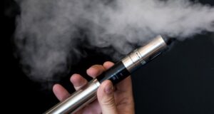 У Луцьку оштрафували маму, бо в ліцеї у сина знайшли електронну сигарету У-Луцьку-оштрафували-маму,-бо-в-ліцеї-у-сина-знайшли-електронну-сигарету