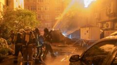 Київ під ударом: нова хвиля ракетних атак з боку Росії Київ-під-масованим-ударом-Росії:-зруйновані-висотки-і-лікарня,-на-столицю-летять-ракети-і-дрони