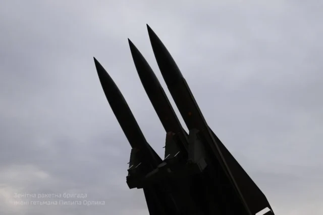 Російська атака на Україну: знищено більшість ракет і дронів 48-з-74-російських-ракет-і-476-з-496-дронів-знешкодили-над-Україною,-особливість-атаки.