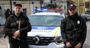 Фото: У Львові чоловік вчинив стрілянину та погрожував дівчині зброєю Фото: У Львові чоловік вчинив стрілянину та погрожував дівчині зброєю