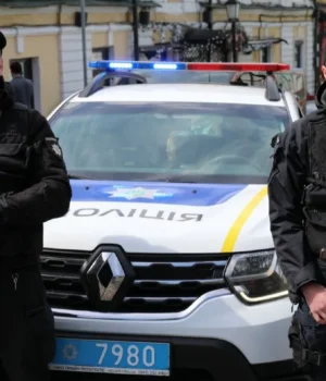 Фото: У Львові чоловік вчинив стрілянину та погрожував дівчині зброєю