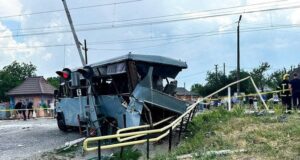 Під Рівним моторошна аварія: поїзд на переїзді роздавив маршрутку із людьми — є загиблі (фото, відео) Під-Рівним-моторошна-аварія:-поїзд-на переїзді-роздавив-маршрутку-із людьми —-є загиблі-(фото,-відео)