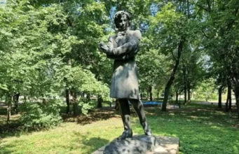 У Кам’янці на Черкащині прибрали пам’ятник Пушкіну У Кам’янці на Черкащині прибрали пам’ятник Пушкіну