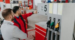 Сумська область запроваджує нові механізми постачання пального під час війни На Сумщині посилюють захист АЗС через російські атаки