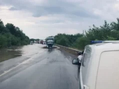 Потужна злива затопила дороги на заході України Потужна злива затопила дороги на заході України