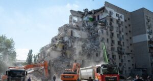 Кривавий удар по Києву: під завалами понад добу шукають людей, кількість жертв росте — нові дані Кривавий-удар-по Києву:-під-завалами-понад-добу-шукають-людей,-кількість-жертв-росте —-нові-дані