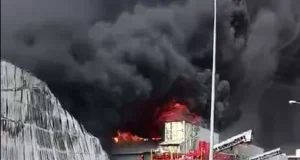 Атака на птахофабрику “Чорнобаївська” призвела до великої пожежі Ворог-ударив-КАБами-по-найбільшій-в-Європі-птахофабриці-"Чорнобаївська",-спалахнула-масштабна-пожежа