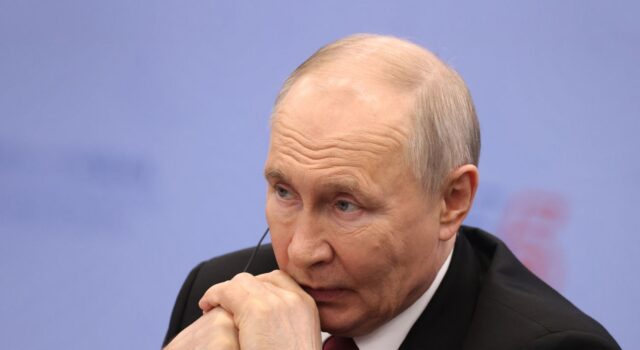 Путін наказав продовжити удари по військово-промисловому комплексу України Путін доручив продовжити масовані удари по Україні, – росЗМІ