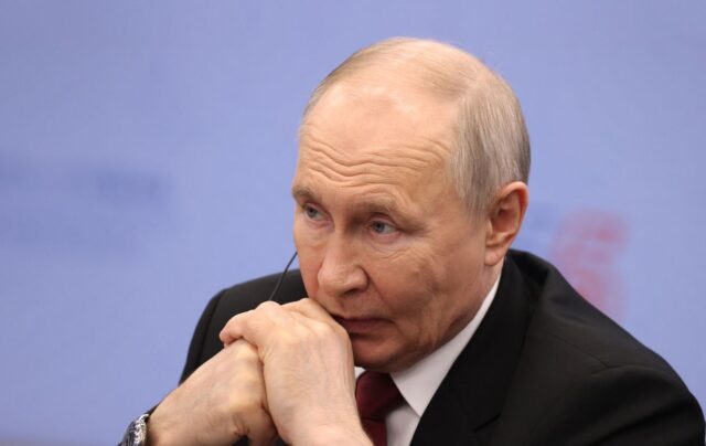 Путін наказав продовжити удари по військово-промисловому комплексу України Путін доручив продовжити масовані удари по Україні, – росЗМІ