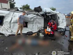 Смертельна аварія на трасі Одеса-Миколаїв: 9 загиблих, 8 поранених Маршрутка-зіткнулася-з-вантажівкою-на-трасі-з-Одеси-до-Миколаєва,-багато-жертв