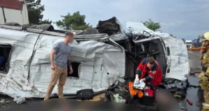 Смертельна аварія на трасі Одеса-Миколаїв: 9 загиблих, 8 поранених Маршрутка-зіткнулася-з-вантажівкою-на-трасі-з-Одеси-до-Миколаєва,-багато-жертв