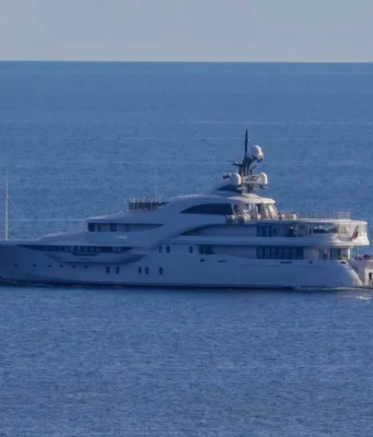 Суперяхта Путіна залишає Балтійське море під охороною військових кораблів Суперяхта-путіна-залишає-Балтійське-море-під-охороною-військових-кораблів-через-загрозу-українських-дронів-–-ЗМІ