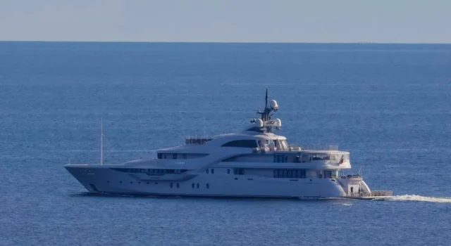 Суперяхта Путіна залишає Балтійське море під охороною військових кораблів Суперяхта-путіна-залишає-Балтійське-море-під-охороною-військових-кораблів-через-загрозу-українських-дронів-–-ЗМІ