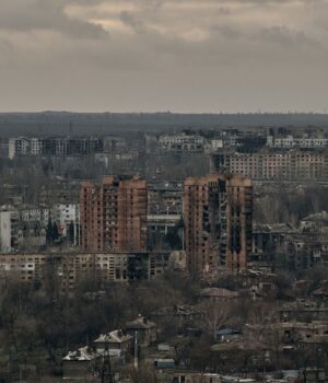donetska_oblast__gettyimages_2253014378_da2d9962269ef50c5c74d84f943c71b3_1300x820.jpg РФ пропонує Україні тимчасово зупинити обстріл Константинівки