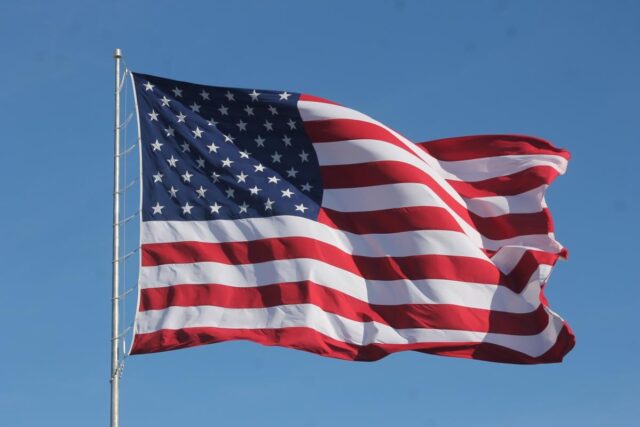 Американці масово виїжджають зі США вперше з часів Великої депресії: в чому причина Американці-масово-виїжджають-зі-США-вперше-з-часів-Великої-депресії:-в-чому-причина