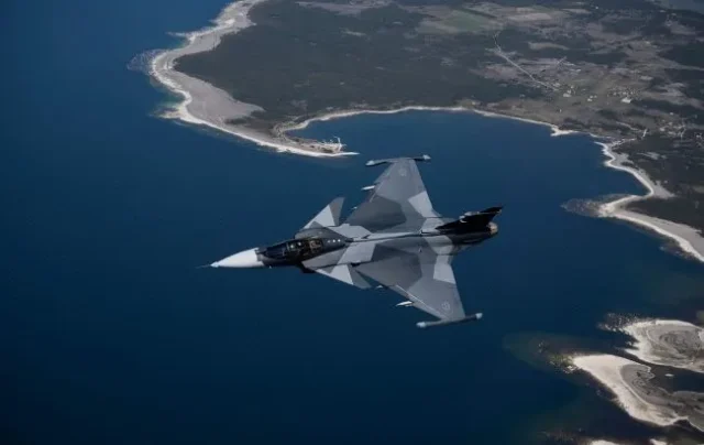 Зеленський обговорив із прем’єром Швеції ППО та підготовку до використання винищувачів Gripen Зеленський обговорив із прем’єром Швеції ППО та підготовку до використання винищувачів Gripen