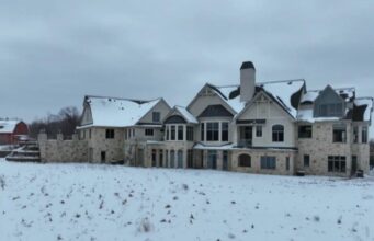 Чоловік проник до покинутого маєтку вартістю 12 мільйонів доларів: що він побачив Чоловік-проник-до-покинутого-маєтку-вартістю-12-мільйонів-доларів:-що-він-побачив