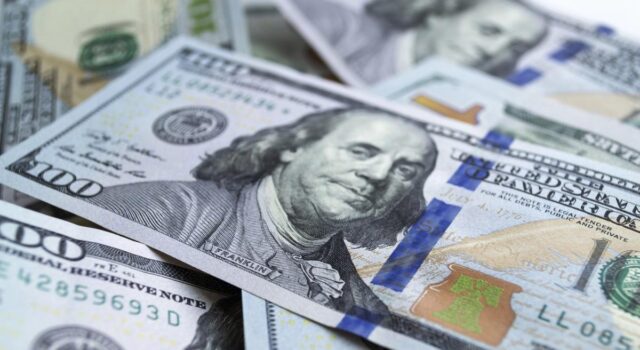 Скільки коштуватимуть 100 доларів в Україні: прогноз банкіра до 12 липня Скільки-коштуватимуть-100-доларів-в-Україні:-прогноз-банкіра-до-12-липня