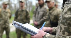 Військовий отримав перелом руки: у Луцьку чоловік хотів втекти від ТЦК на таксі Військовий-отримав-перелом-руки:-у-Луцьку-чоловік-хотів-втекти-від-ТЦК-на-таксі