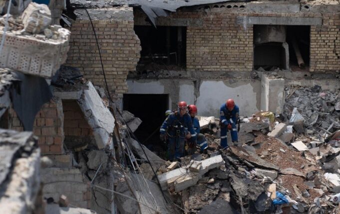 Кількість жертв російського обстрілу в Києві зросла до 14 осіб У Києві вже 14 загиблих внаслідок нічного обстрілу РФ