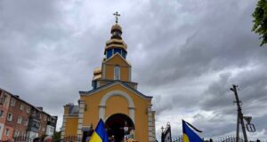 Прощання з воїном Євгеном Мазурком у Нововолинську Нововолинська-громада-попрощалася-із-Захисником-України-Євгеном-Мазурком
